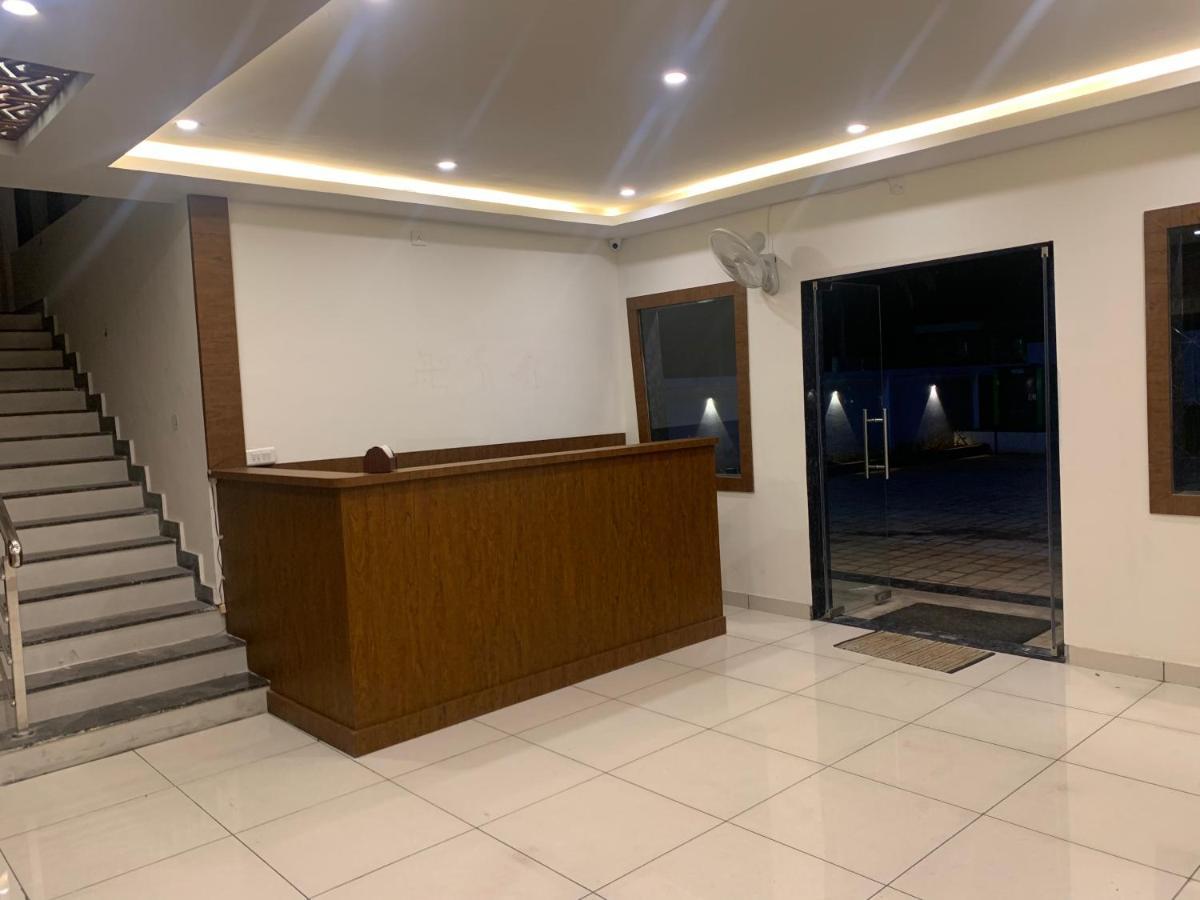 Hotel Airport City Dod Jala Exterior foto